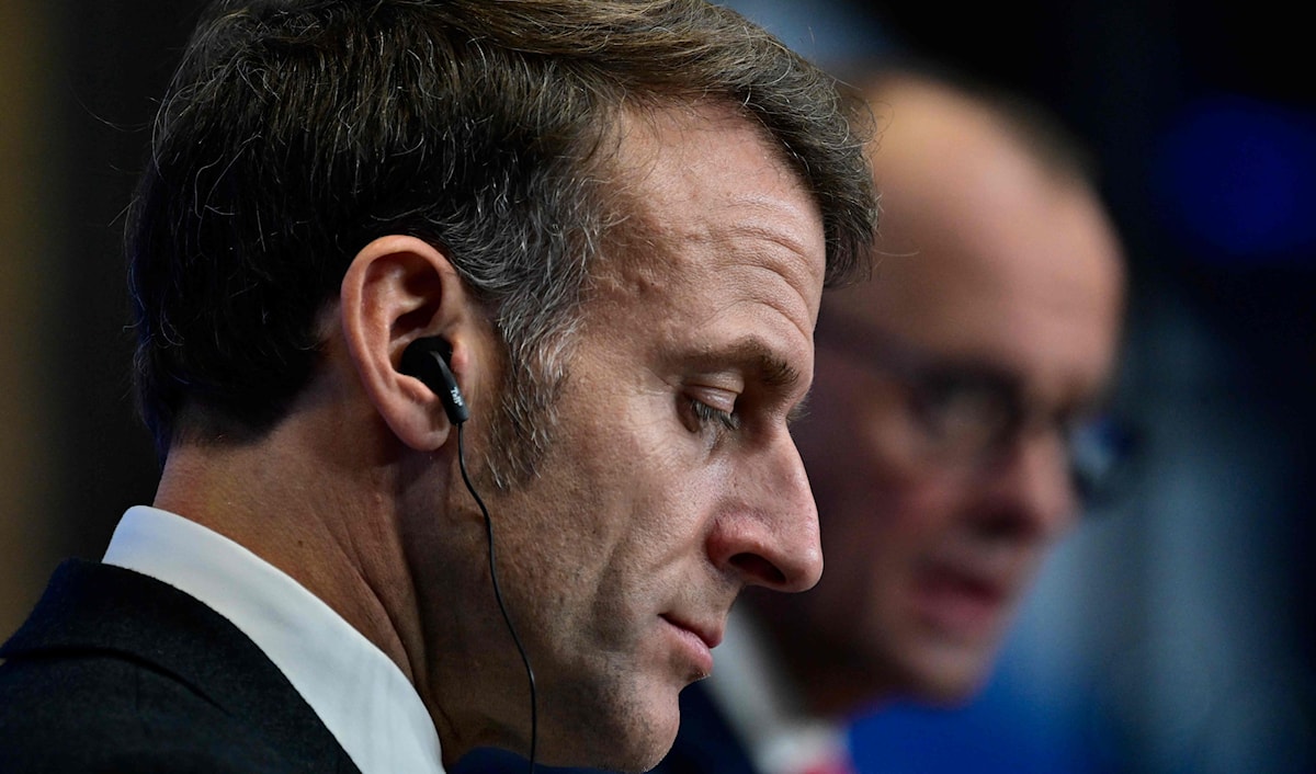 أبدى ماكرون استعداده للحوار مع تبون (أ ف ب)