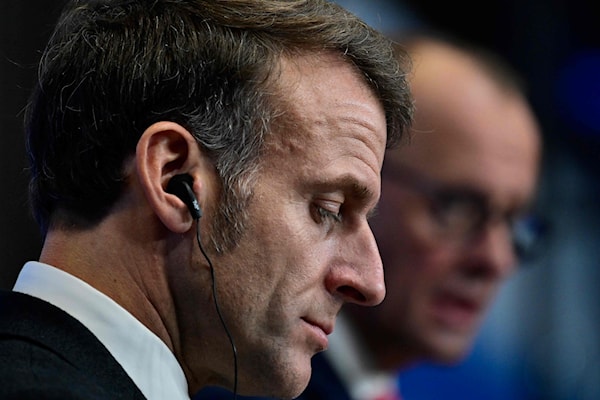 أبدى ماكرون استعداده للحوار مع تبون (أ ف ب)