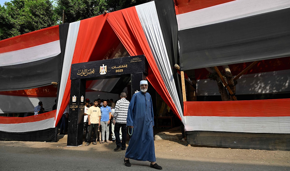 تردّد بقوة رواية مفادها أن تدخّل السيسي هدفَ إلى رفع نسبة المشاركة في المرحلة الثانية (أ ف ب)