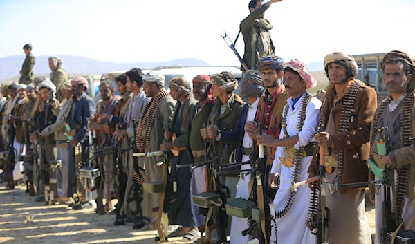 مقاتلون من «أنصار الله» في منطقة حرف سفيان شمال صنعاء (أ ف ب)