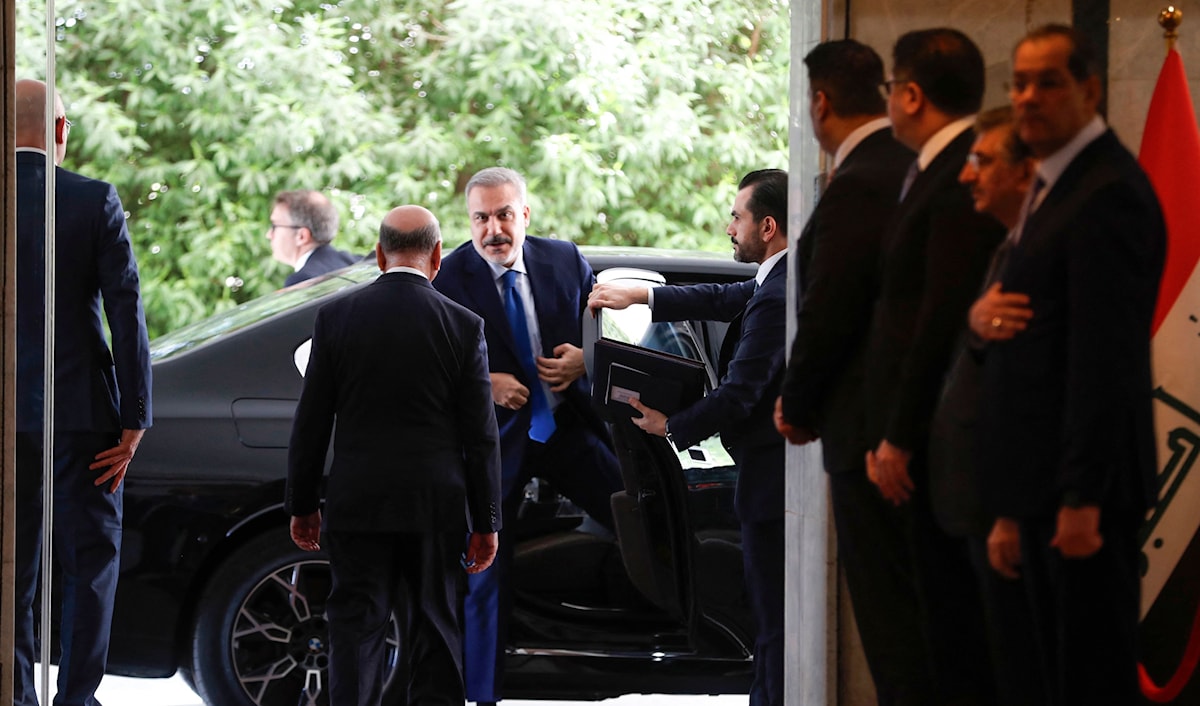 وزير الخارجية التركي يزور بغداد وسط جفاف نهر دجلة (أ ف ب)