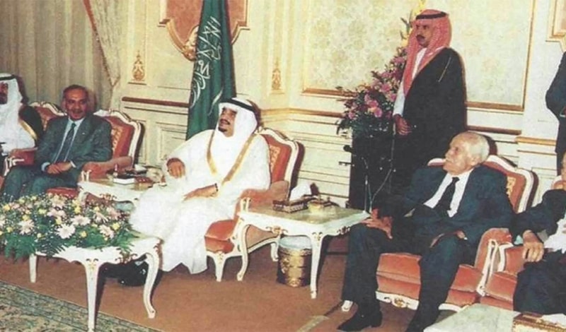 «الطائف» على طاولة النقد