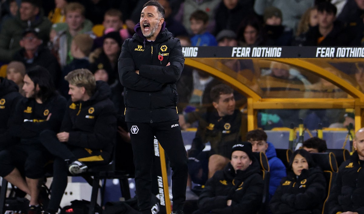 انفصلَ ولفرهامبتون عن مدربهِ فيتور بيريرا، بعد بدايةٍ مُخيبة للآمال في موسم 2025/2026.