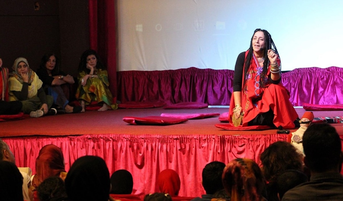 حكايات الأرض تُروى في الحمرا