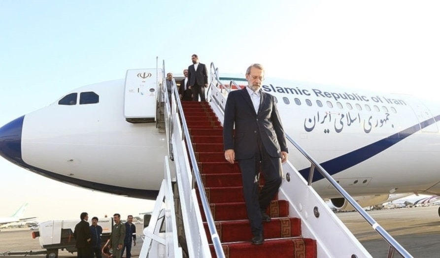 قال لاريجاني إنّ «الأميركيین يسعون إلى تصوير أنفسهم على أنهم نقطة التحوّل في کلّ التطوّرات العالمیة؛ لکن هذا ضرب من خداع الذات» (من الويب)