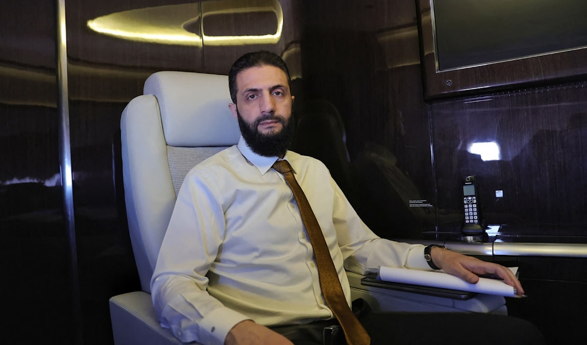 الشرع يريد خلق طبقة خاصة تتحّكم بالاقتصاد وتجبر التجار على إقامة شراكات معها (من الويب)