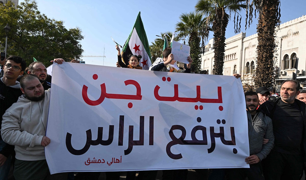 «أنصار الله»: عاقبة وخيمة تنتظر من يتنكر لدروس التاريخ ويتخلى عن واجب الدفاع المشروع عن النفس. (أ ف ب)