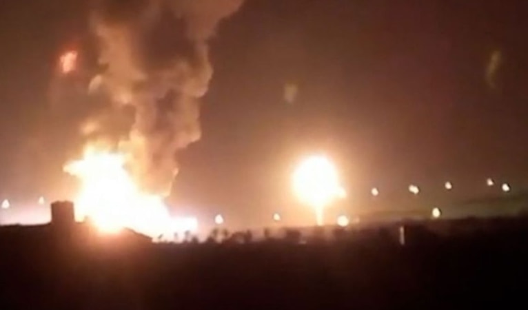 النيران تشتعل في حقل غاز "كورمور" في السليمانية (أ ف ب)