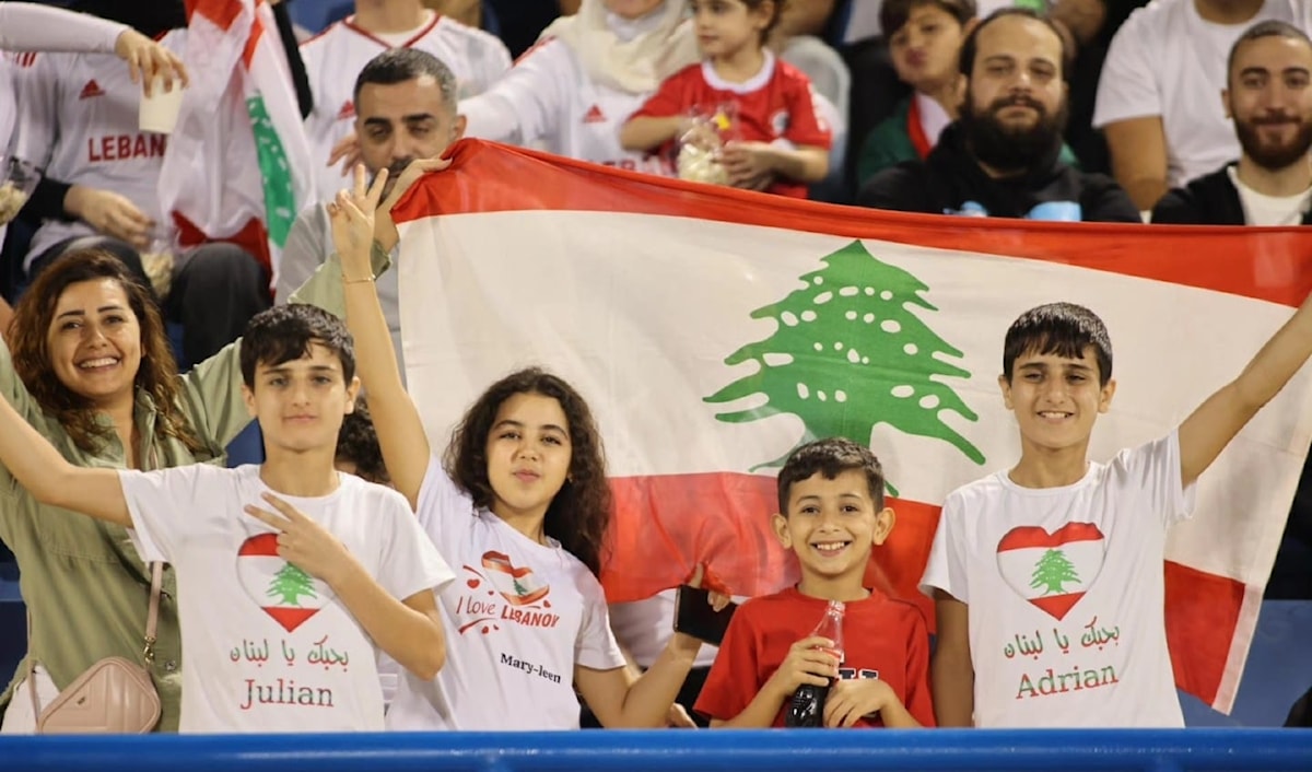 عجز كثيرون من المشجعين اللبنانيين عن الدخول الى ملعب مباراة لبنان والسودان (طلال سلمان)