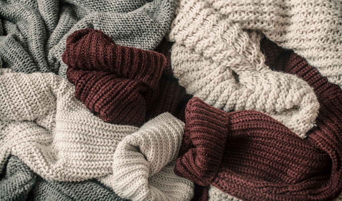 الأول يقدّم رفاهية هادئة، والثاني دفئاً عملياً وموثوقاً