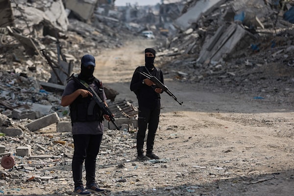 تُبذل جهود مكثّفة لتأمين «خروج آمن»، لمقاومين من «كتائب القسام»، موجودين خلف «الخط الأصفر» (أ ف ب)