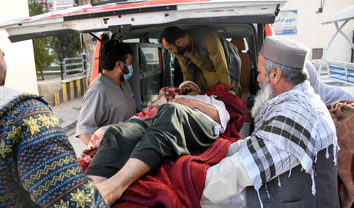 وقع الزلزال على عمق 28 كيلومتراً وكان مركزه بلدة خلم في ولاية سمنغان (أ ف ب)