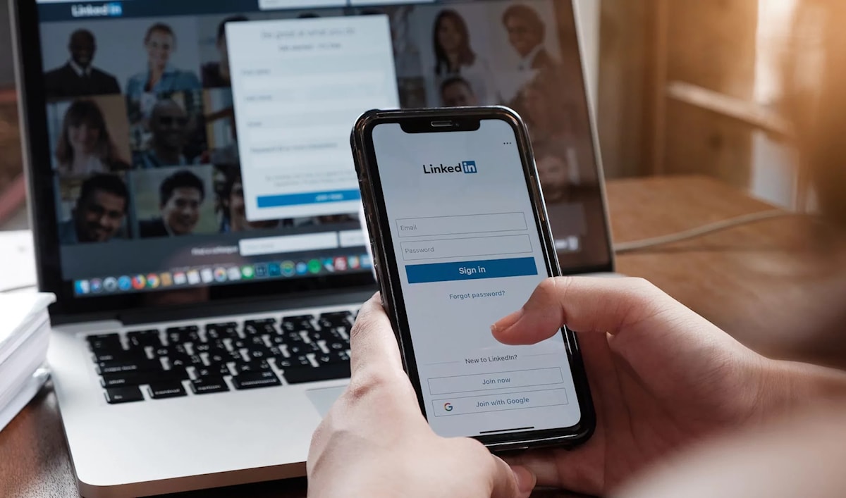 أعلنت منصة «لينكد إن» أنها ستبدأ استخدام البيانات العامة لمستخدميها في تطوير نماذج GenAI