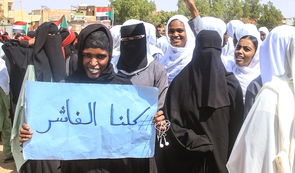 التجهيزات لمعركة الشعب السوداني متواصلة (أ ف ب)