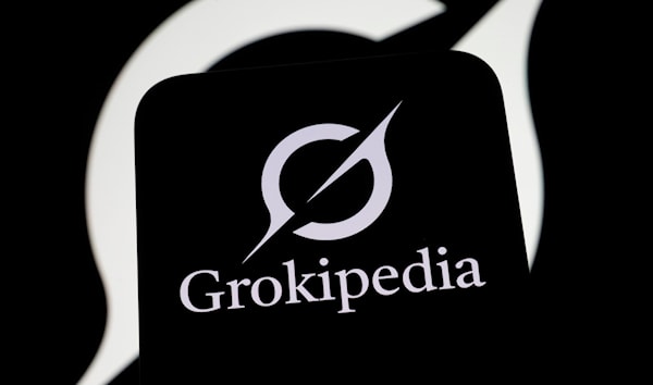 «غروكيبيديا» في مواجهة «ويكيبيديا»: اليمين الرقمي يحاصر الإنترنت الحرّ