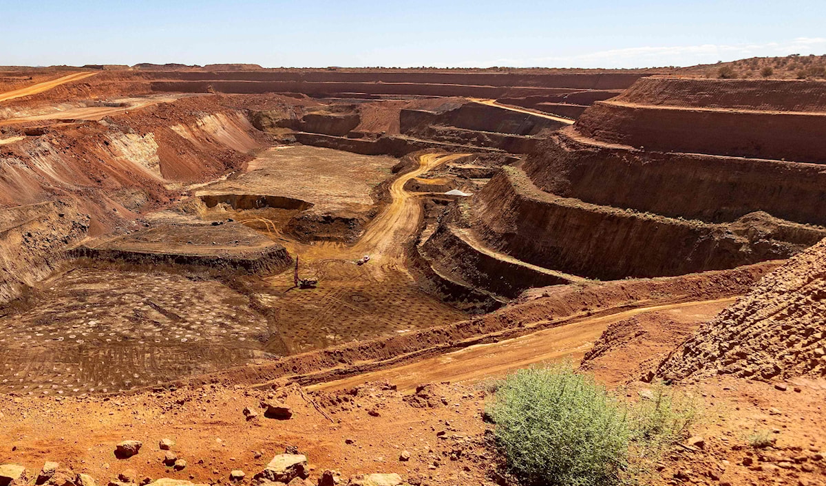 المعادن النادرة هي عنصر أساسي في تصنيع المكونات الإلكترونية المتطورة (أ ف ب)