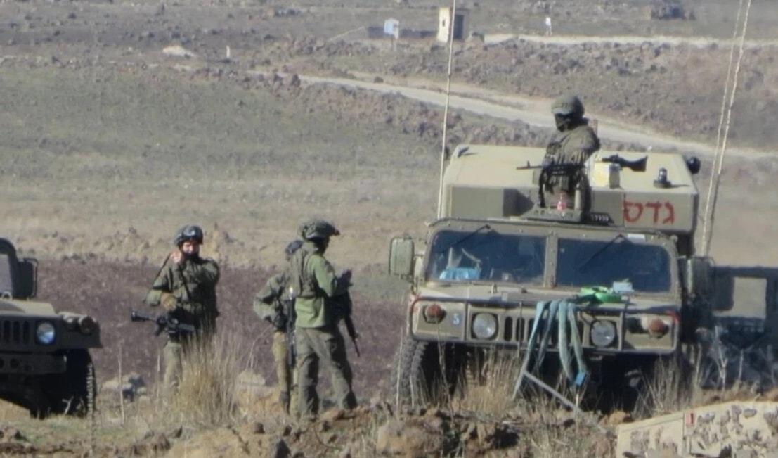 أفاد «المرصد» بأن الدورية نصبت حاجزاً في القرية لتفتيش المدنيين والتدقيق في بطاقاتهم الشخصية (أ ف ب)