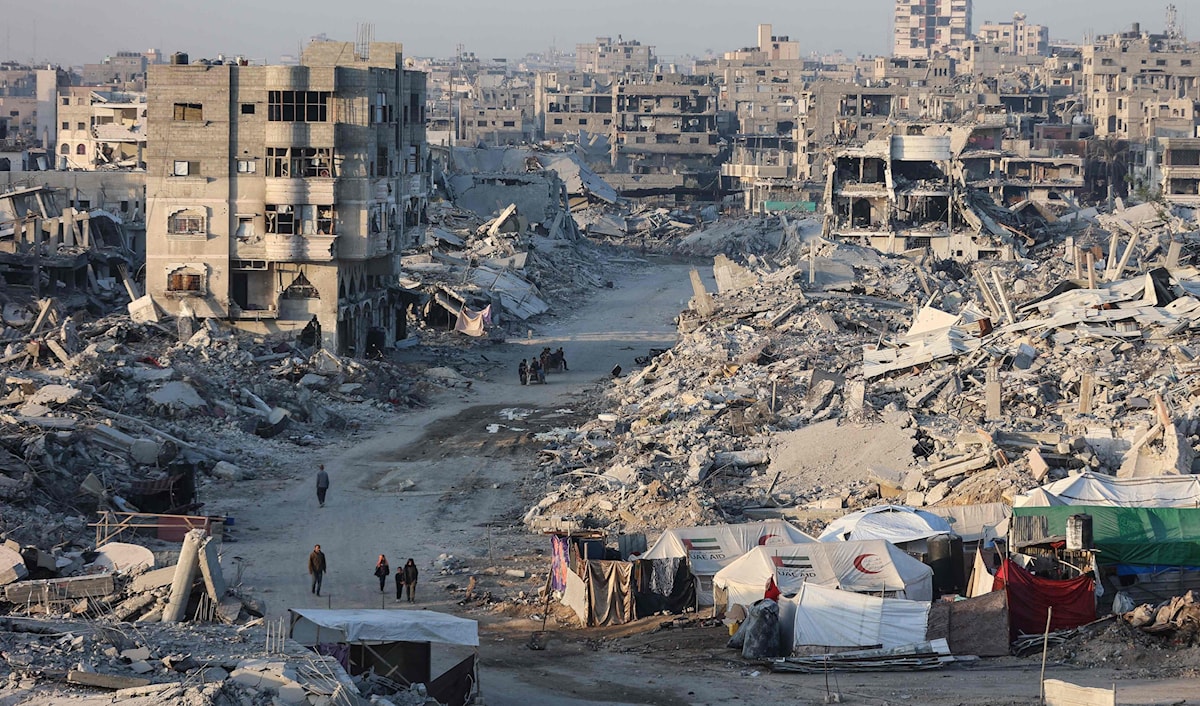 أعلنت وزارة الصحة في غزة استلام 15 جثماناً لشهداء جرى الإفراج عنهم (أ ف ب)