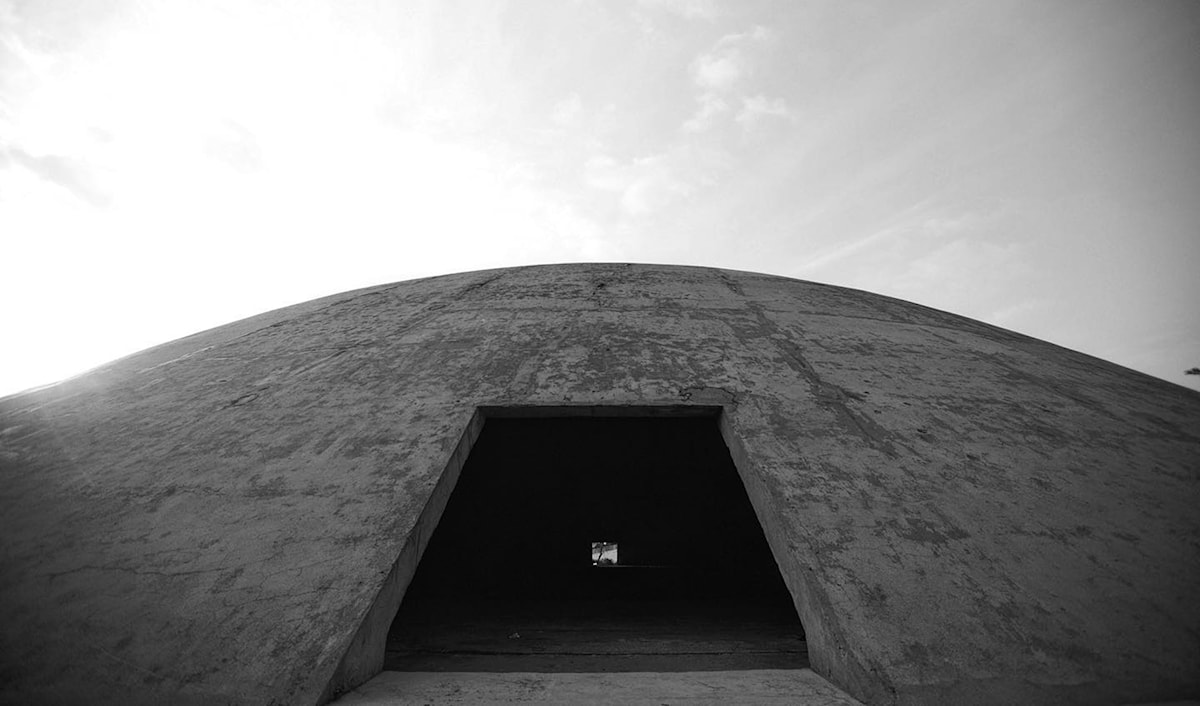 «القبة» من معجزة نيماير إلى مرآة للانهيار الداخلي: فراس الحلاق يصوّر الحداثة اللبنانية المُجهضة