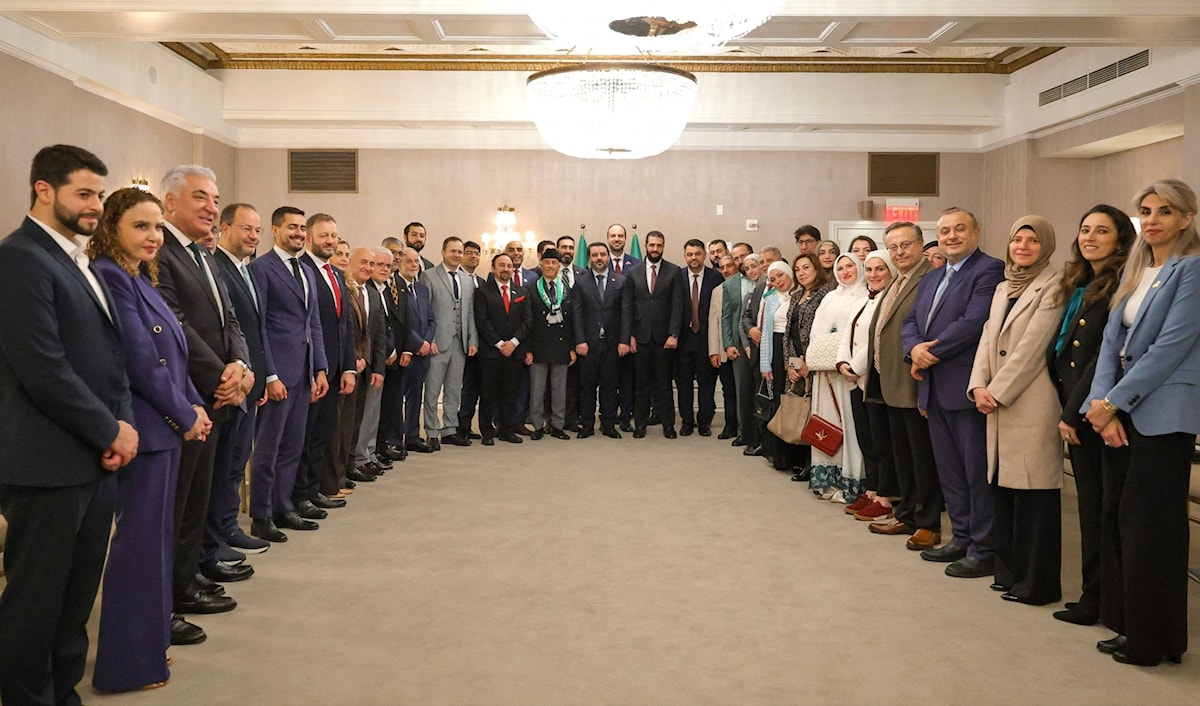 التقى الشرع عدداً من ممثلي المنظمات السورية في الولايات المتحدة (أ ف ب)