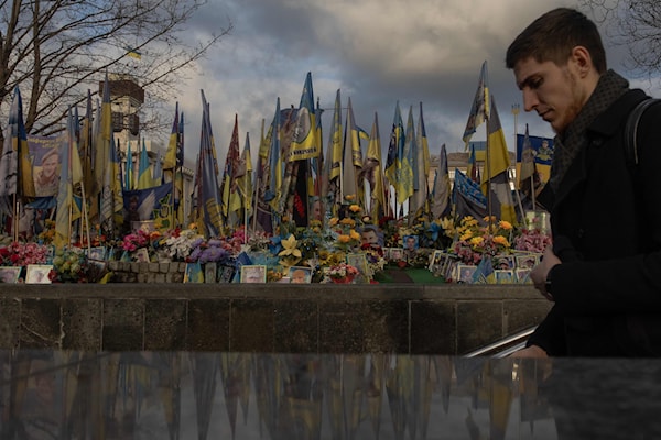 تأتي المكالمة بعد اجتماع القادة الثلاثة مع زيلينسكي الإثنين في لندن (أ ف ب)