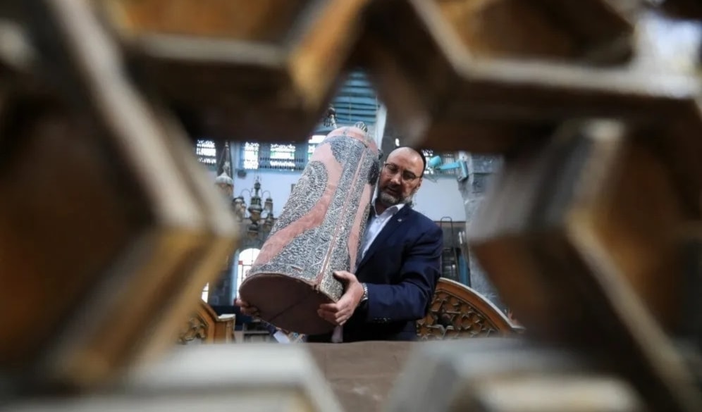 حاخام في كنيس إفرنج في الحي اليهودي في دمشق القديمة (من الويب)