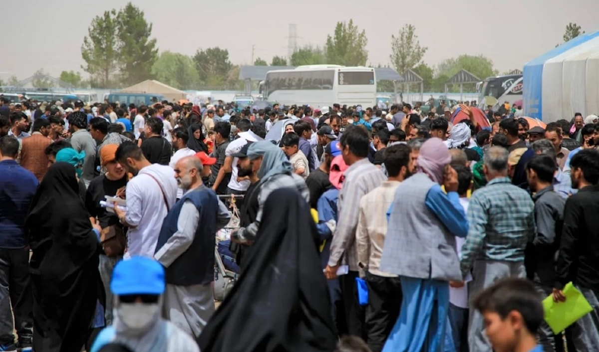 أدى نقص التمويل إلى إغلاق بعض الخدمات (أ ف ب)