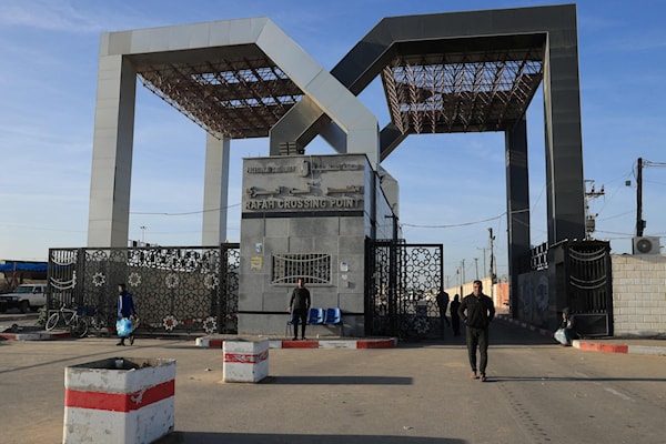 ترى القاهرة أن العروض الإسرائيلية «لا تشكّل ثمناً كافياً» لبحث استئناف العلاقات مع تل أبيب (أ ف ب)