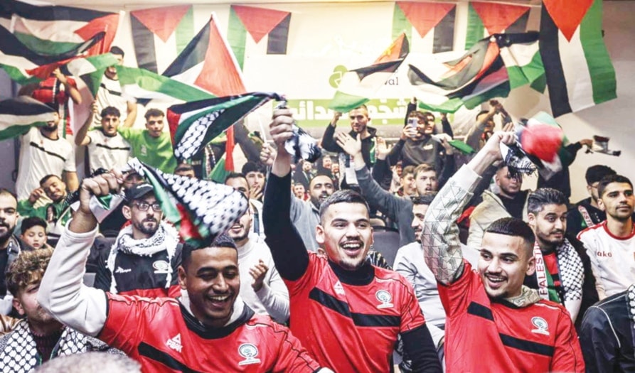 شهدت شوارع غزة ليالي صاخبة احتفالاً بنتائج المنتخب الفلسطيني (ويب)