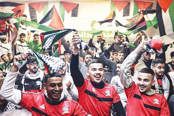 شهدت شوارع غزة ليالي صاخبة احتفالاً بنتائج المنتخب الفلسطيني (ويب)