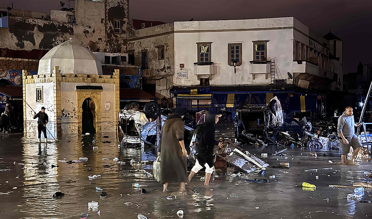 غمرت المياه ما لا يقل عن 70 منزلاً ومتجراً (أ ف ب)