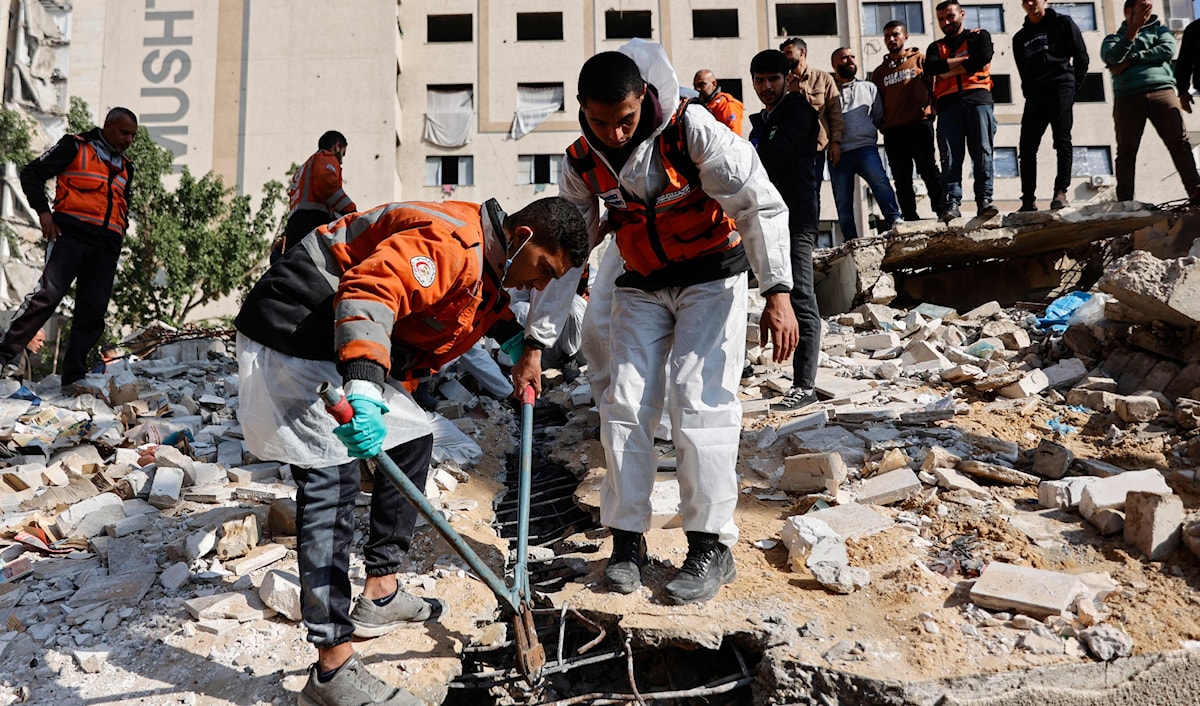 الدفاع المدني الفلسطيني: أغلبية الشهداء هم من الأطفال إضافة إلى وجود عدد من الجرحى. (أ ف ب)