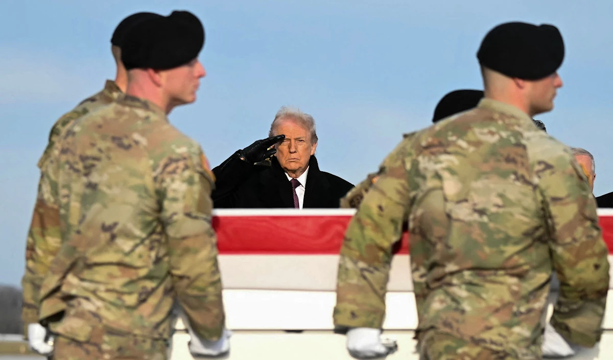 يبدو لافتاً تركيز صحيفة «النبأ» الأسبوعية التابعة لـ«داعش»، على انتقاد سياسة الشرع تجاه الولايات المتحدة والكيان الإسرائيلي (أ ف ب)