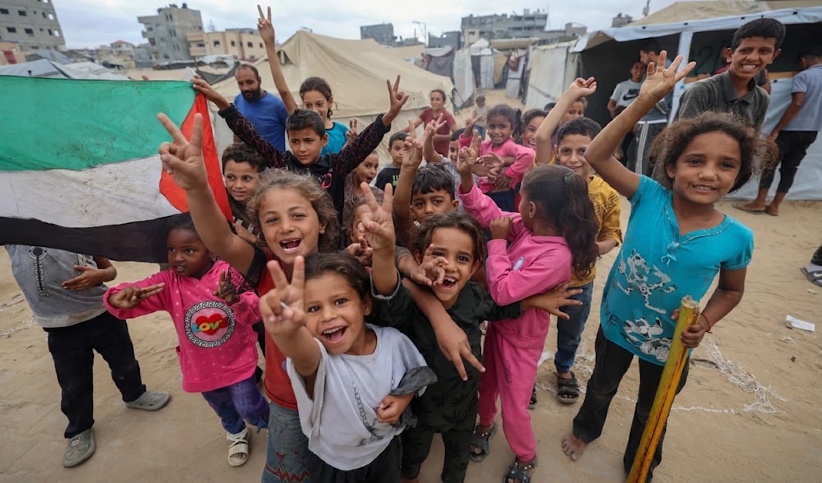 أبو عون: طلبة غزة بحاجة ماسّة إلى دعم نفسي وتربوي بعد الانقطاع الطويل عن الدراسة وفقدان الأهل. (أ ف ب)