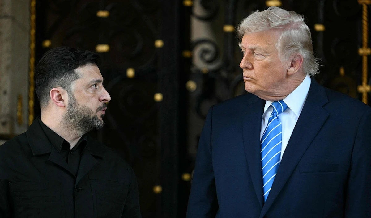 ترامب خلال لقائه زيلينسكي في فلوريدا (أ ف ب)