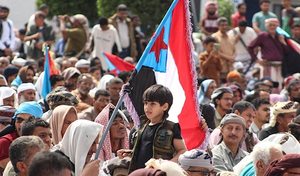 لإمارات تختبيء وراء ما تصفه بـ «إرادة أهل الجنوب» بالانفصال (أ ف ب)