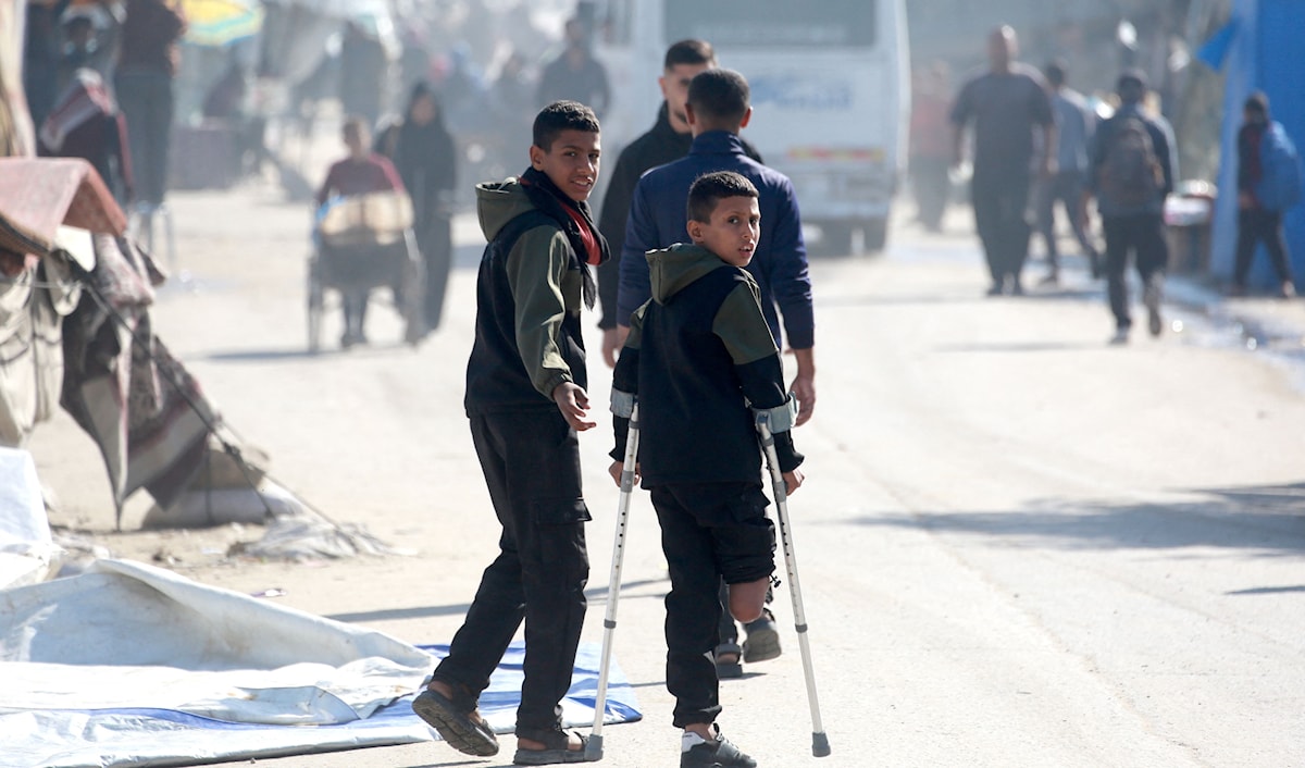 جدّدت مصر تأكيدها على أن الخروج من القطاع لتلقّي العلاج لا يعني استقبالاً دائماً للمرضى ومرافقيهم (أ ف ب)