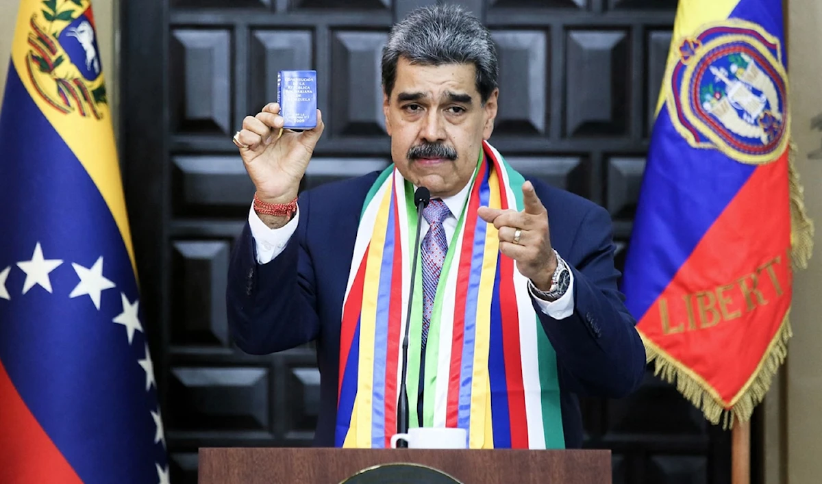 مادورو متحدثاً خلال الذكرى السنوية لوفاة المحرّر سيمون بوليفار في كاراكاس (أ ف ب)