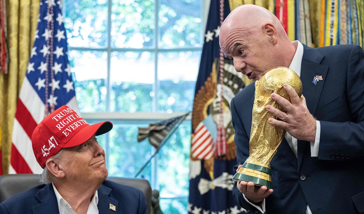يواصل ترامب تشديد الإجراءات حول منح التأشيرات قبل ستة أشهر على انطلاق كأس العالم 2026 (أ ف ب)