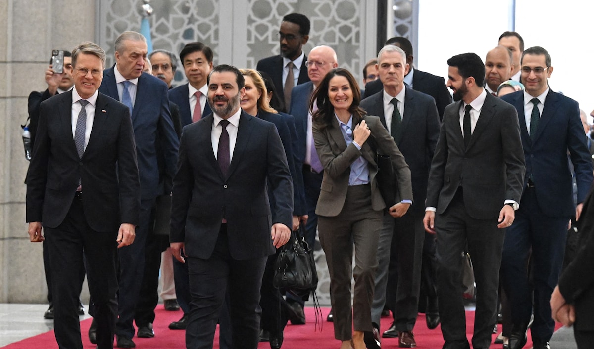 تكشف زيارة الوفد عن مستوى غير مسبوق من التوافق داخل أروقة المجلس حول الملف السوري (أ ف ب)