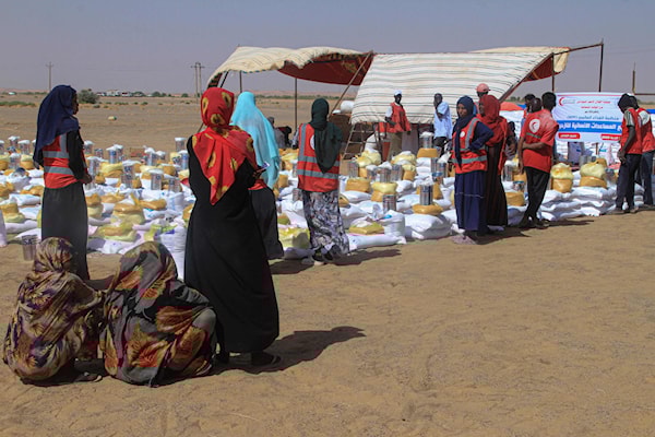 شدّد تورك على ضرورة إيصال المساعدات للأشخاص المهددين بالجوع (أ ف ب)