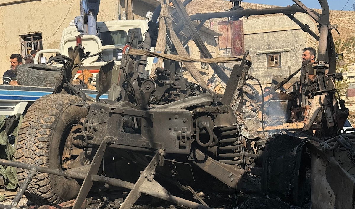 بدأ عشرات المسلحين في تطويق قوة الاحتياط من لواء المظليين الاحتياطي (أ ف ب)