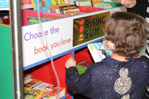 افتتحت جمعية «رايزنغ سان» مكتبتين في «مستشفى رفيق الحريري» في بيروت