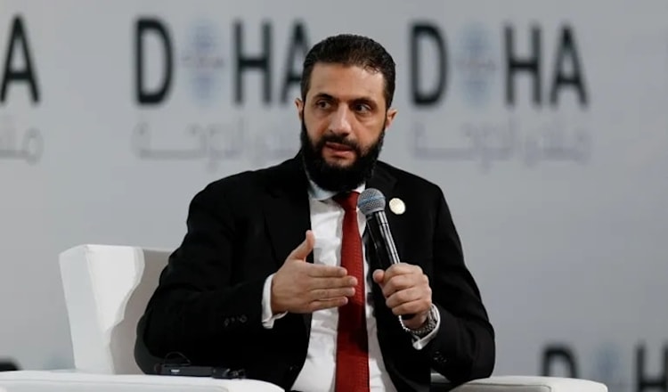 الرئيس السوري الانتقالي أحمد الشرع في مؤتمر الدوحة (من الويب)