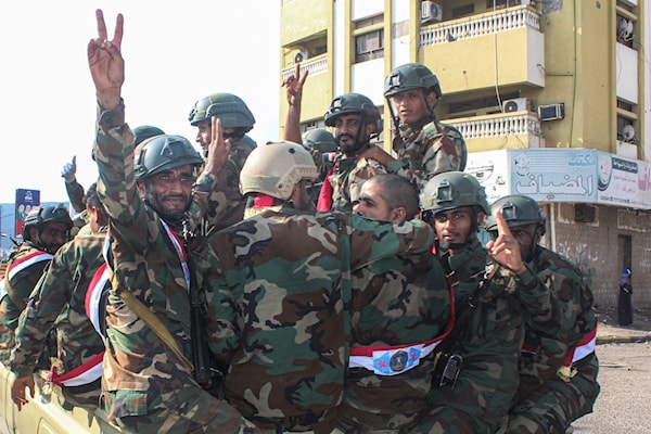 قوات «الانتقالي» ترفض طلب السعودية تسليم مواقع في حضرموت والمهرة (أ ف ب)