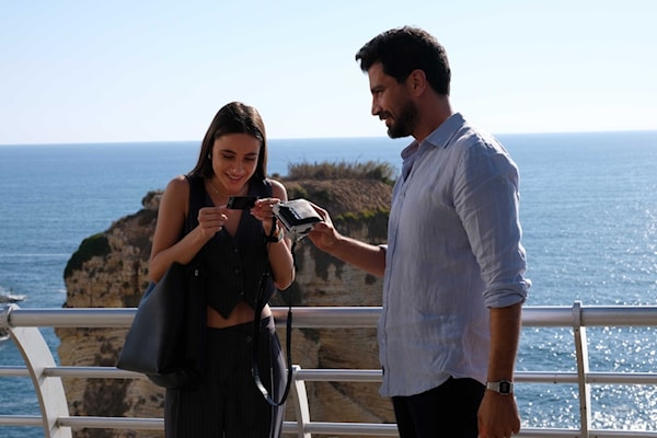 معتصم النهار (يزن) وأندريا طايع (لارا) في مشهد من العمل