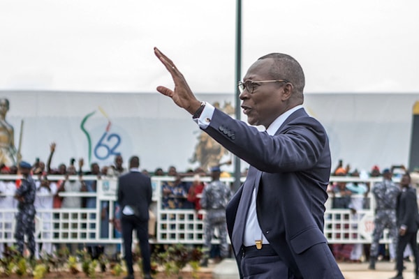 يتعرض باتريس تالون بانتظام لاتهامات من معارضيه بأنه تبنّى نهجاً استبدادياً (أ ف ب)