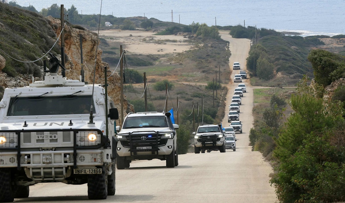 وفد مجلس الأمن الدولي في الناقورة جنوبي لبنان أول أمس (أ ف ب)
