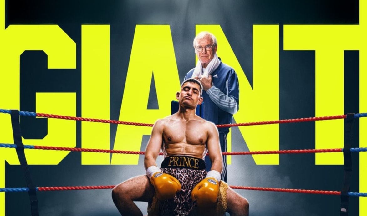 يُفتتح العمل بلقطة تعود إلى عام 1997.