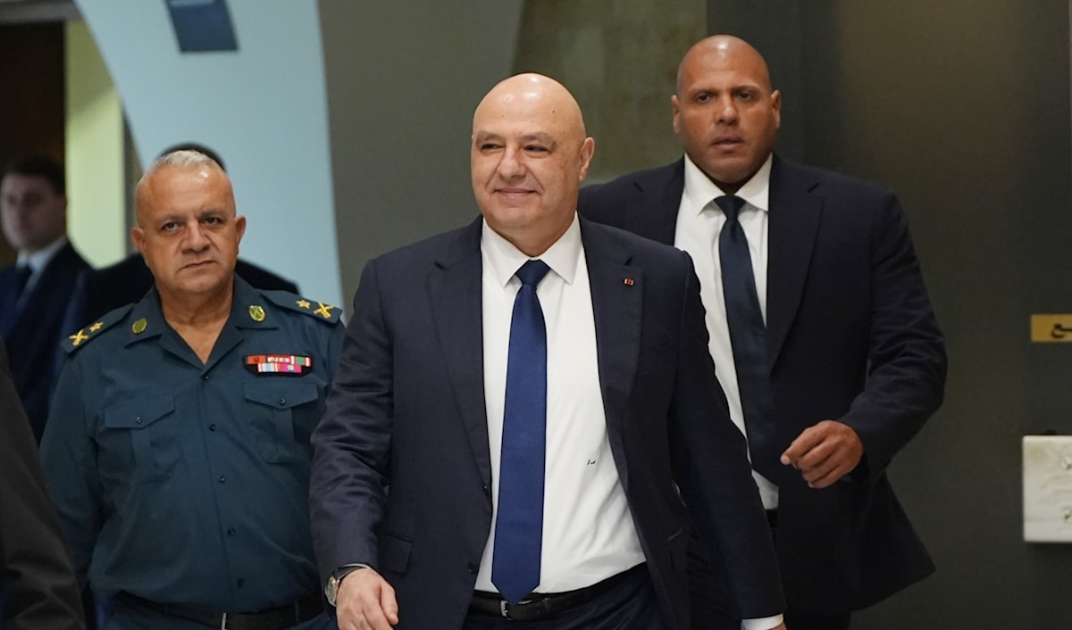 عون إلى مسقط: اللجوء إلى أصدقاء أميركا